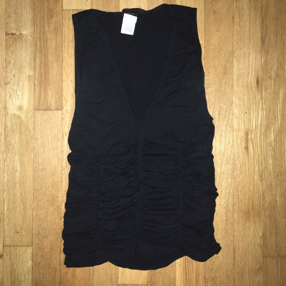 V-neck scrunch top